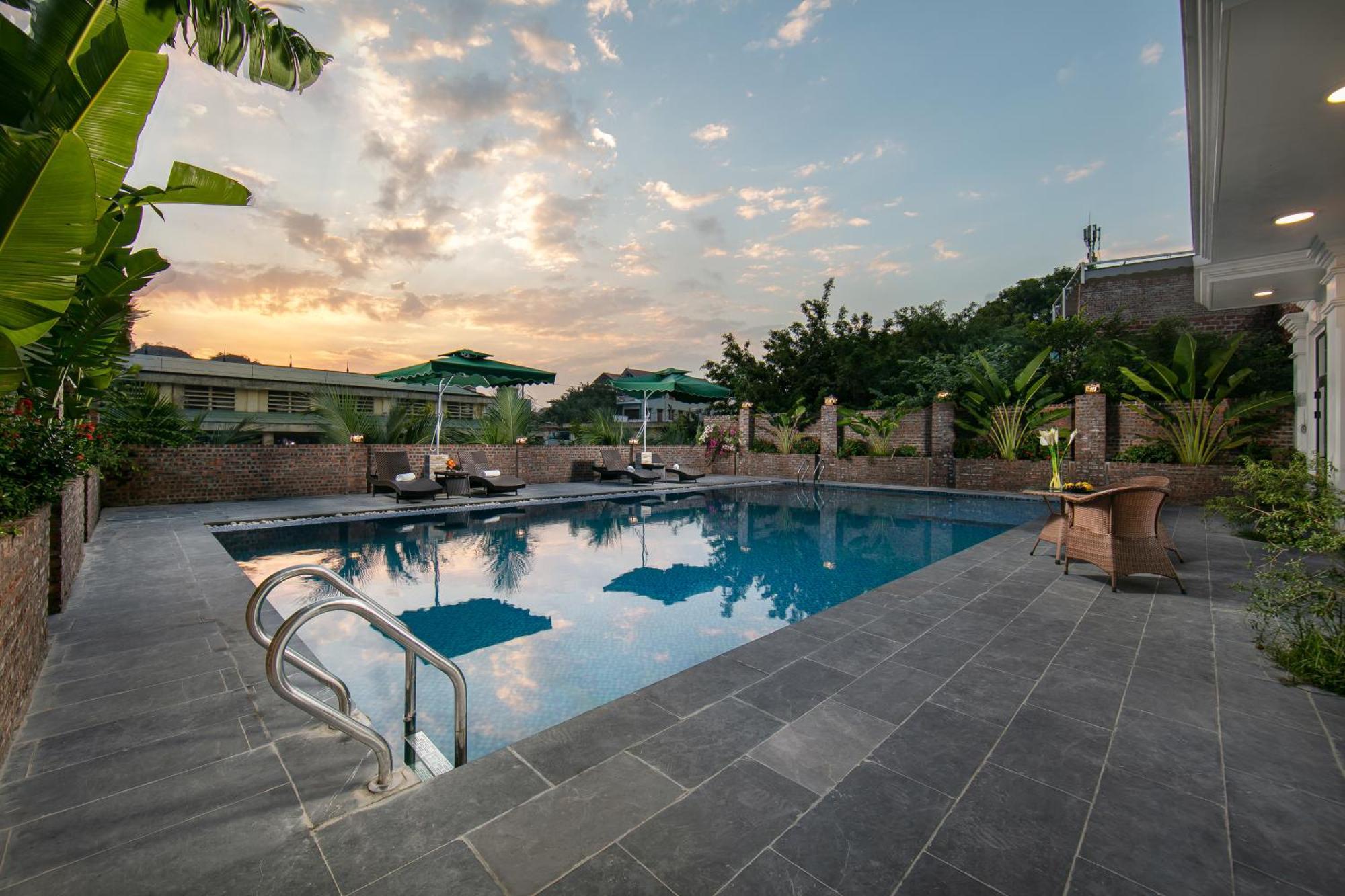 Nam Hoa Hotel นิญบิ่ญ ภายนอก รูปภาพ